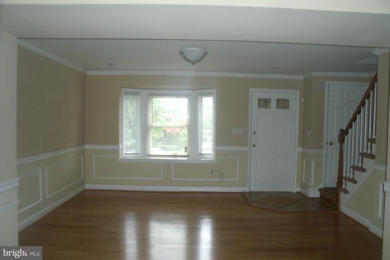 5704 Maplehill Road Baltimore, MD 21239 - Photo 2 of 17 Living Room