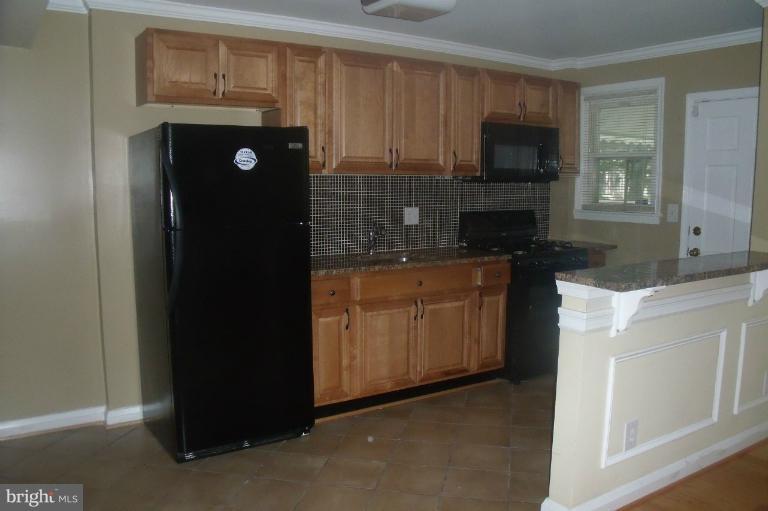 5704 Maplehill Road Baltimore, MD 21239 - Photo 4 of 17 Kitchen