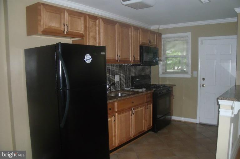 5704 Maplehill Road Baltimore, MD 21239 - Photo 5 of 17 Kitchen