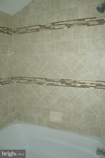 5704 Maplehill Road Baltimore, MD 21239 - Photo 10 of 17 Bath
