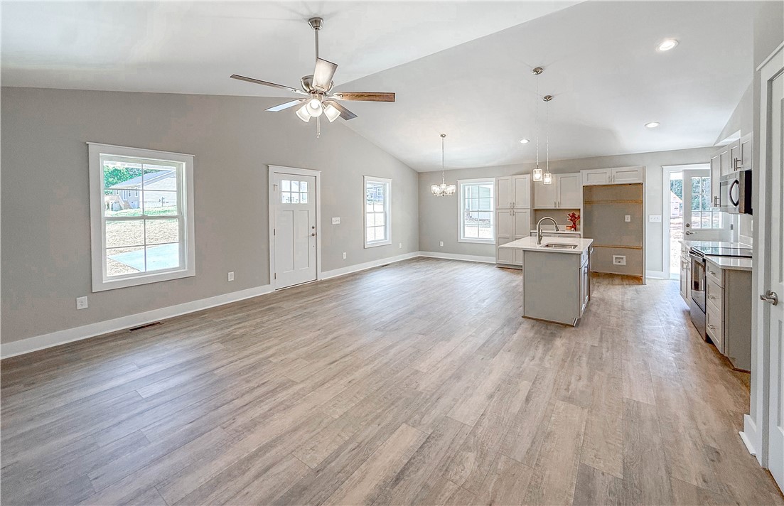 505 South Oak Street Seneca, SC 29678 - Photo 6 of 40