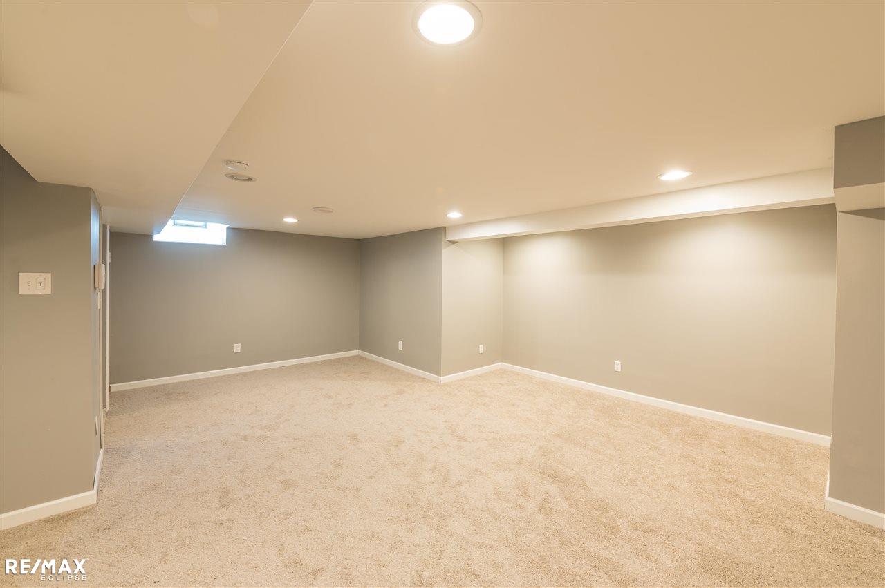 426 Woodside Road Royal Oak, MI 48073 - Photo 27 of 35 31383473-26.JPG