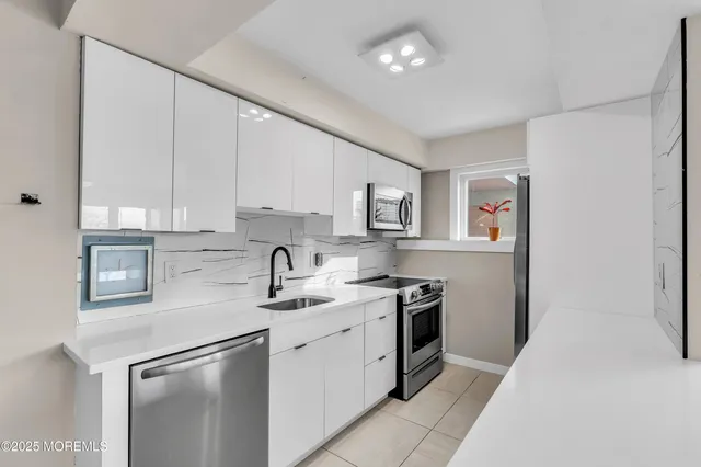 $2,700 | 321 Sunset Avenue, Unit 3H, Asbury Park, NJ 07712