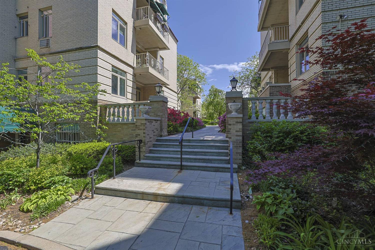 2378 Madison Road, Unit E1C Cincinnati, OH 45208 - Photo 35 of 37