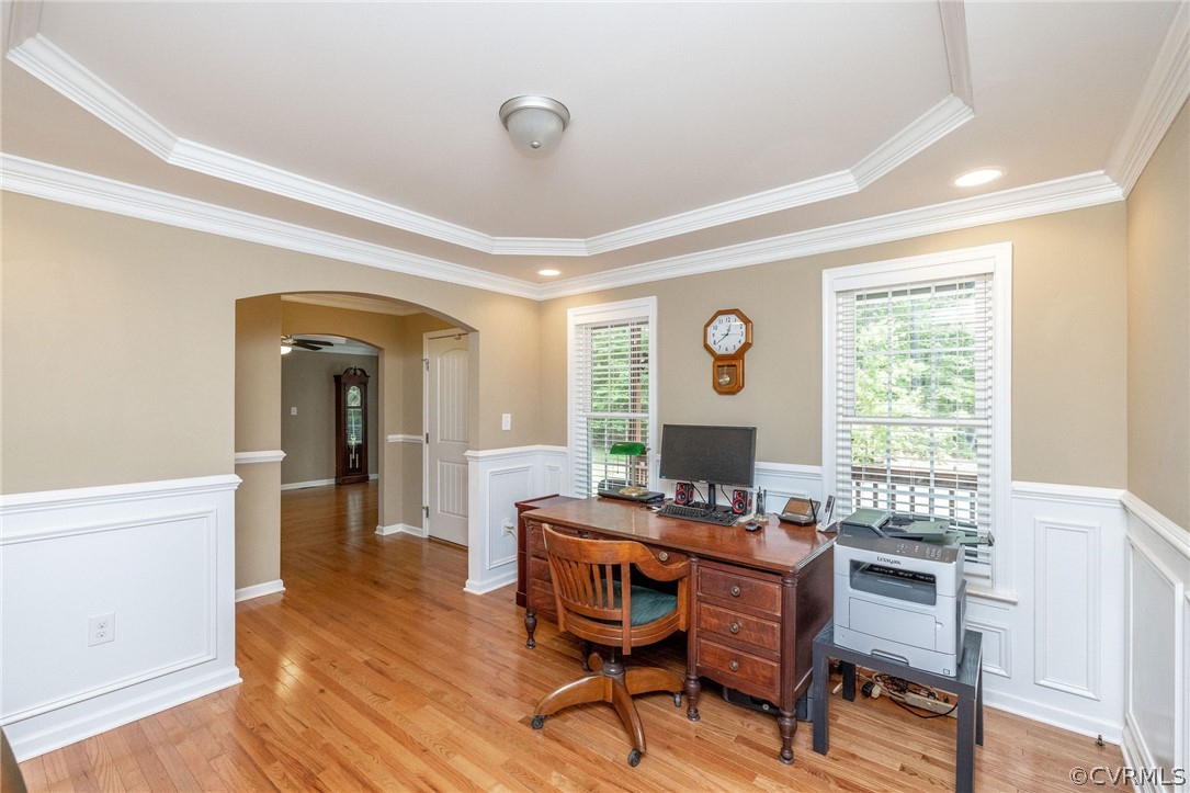 4952 Shannon Road Kents Store, VA 23084 - Photo 11 of 40 a view of a livingroom with furniture window and wooden floor
