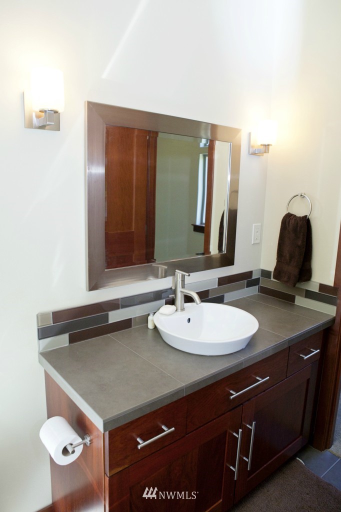 704 East Smith Road Bellingham, WA 98226 - Photo 16 of 25 Gallery Image 16