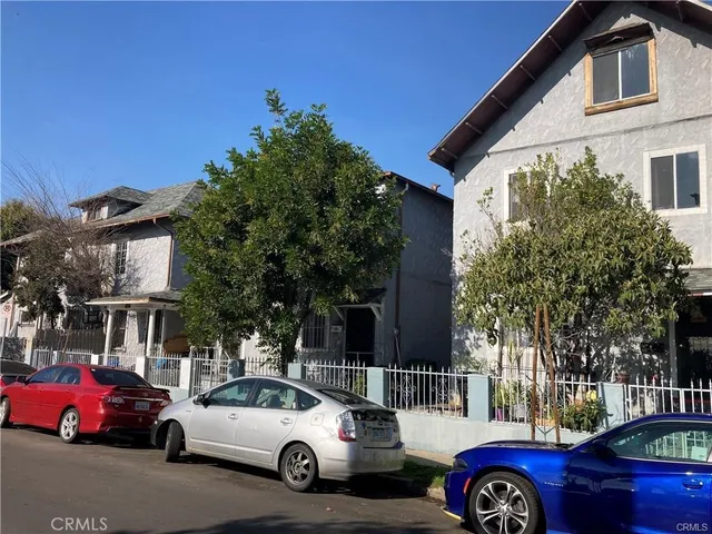 a car parked in front of a white house