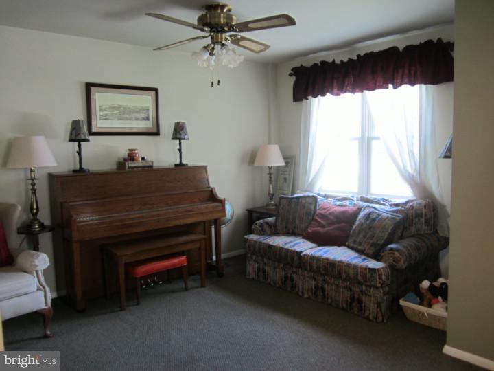 314 Edgemore Road Secane, PA 19018 - Photo 13 of 25 Family Room