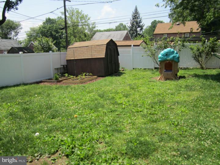314 Edgemore Road Secane, PA 19018 - Photo 23 of 25 Back Yard