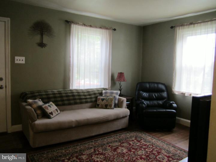 314 Edgemore Road Secane, PA 19018 - Photo 6 of 25 Living Room