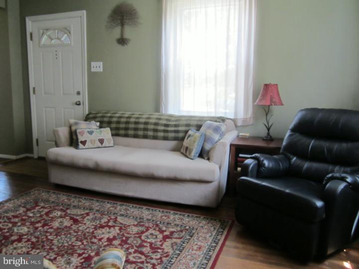 314 Edgemore Road Secane, PA 19018 - Photo 7 of 25 Living Room