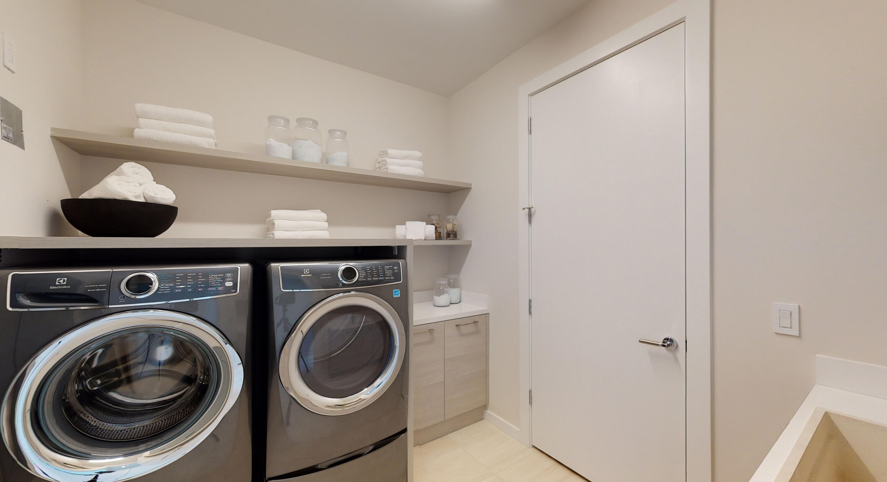 200 Southeast Mizner Boulevard, Unit PH18 Boca Raton, FL 33432 - Photo 41 of 49 a utility room with dryer and washer