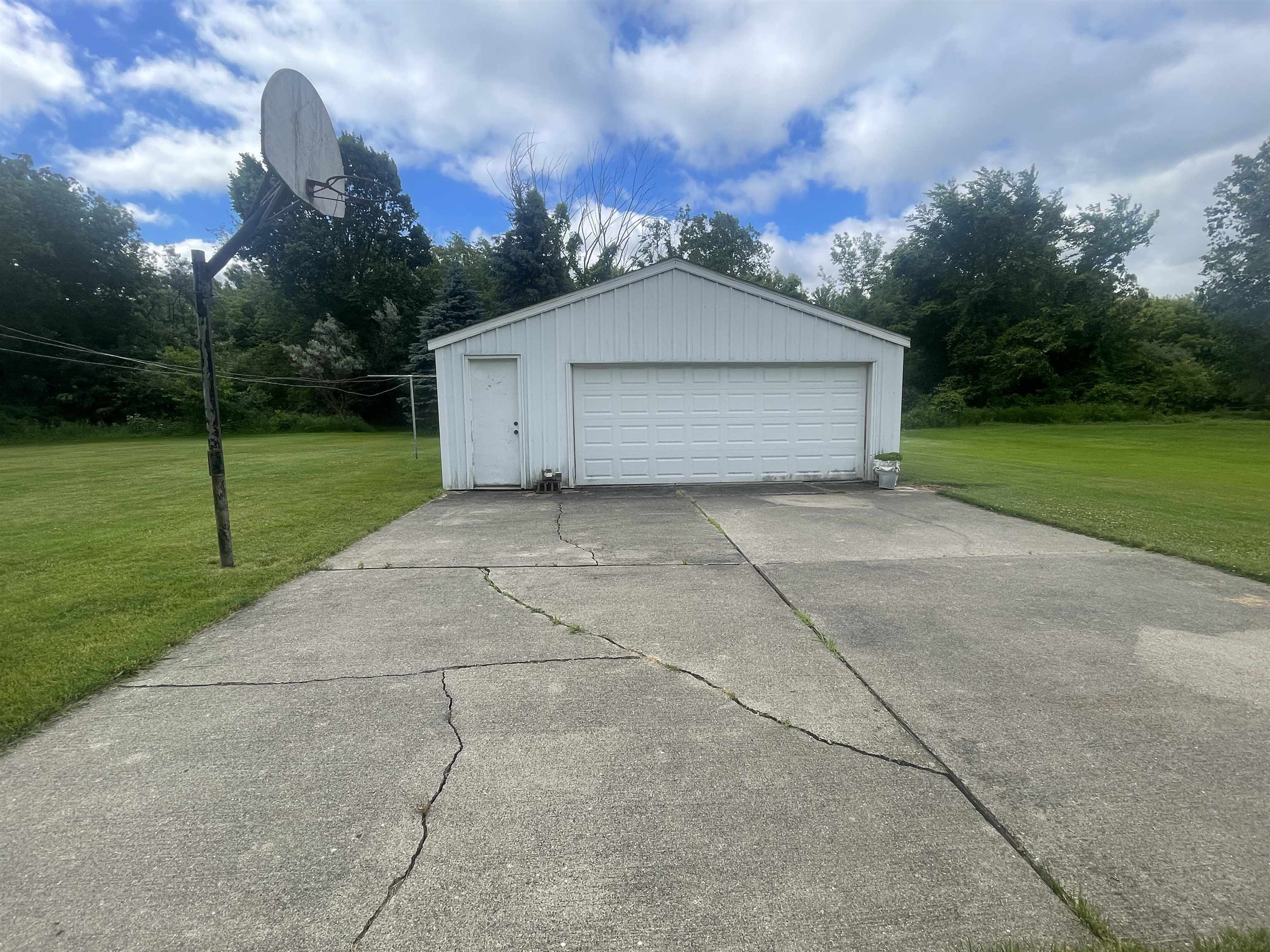 12055 Lennon Road Lennon, MI 48449 - Photo 5 of 23