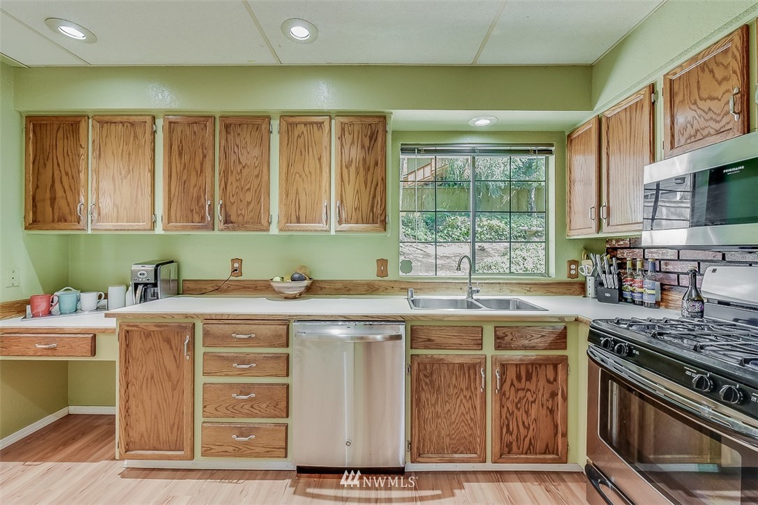 15 219th Place Southwest Bothell, WA 98021 - Photo 7 of 24