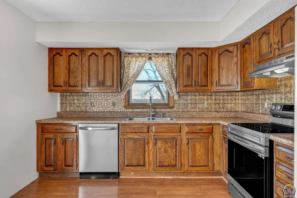 $179,000 | 5328 Northwest Green Hills Road, Topeka, KS 66618