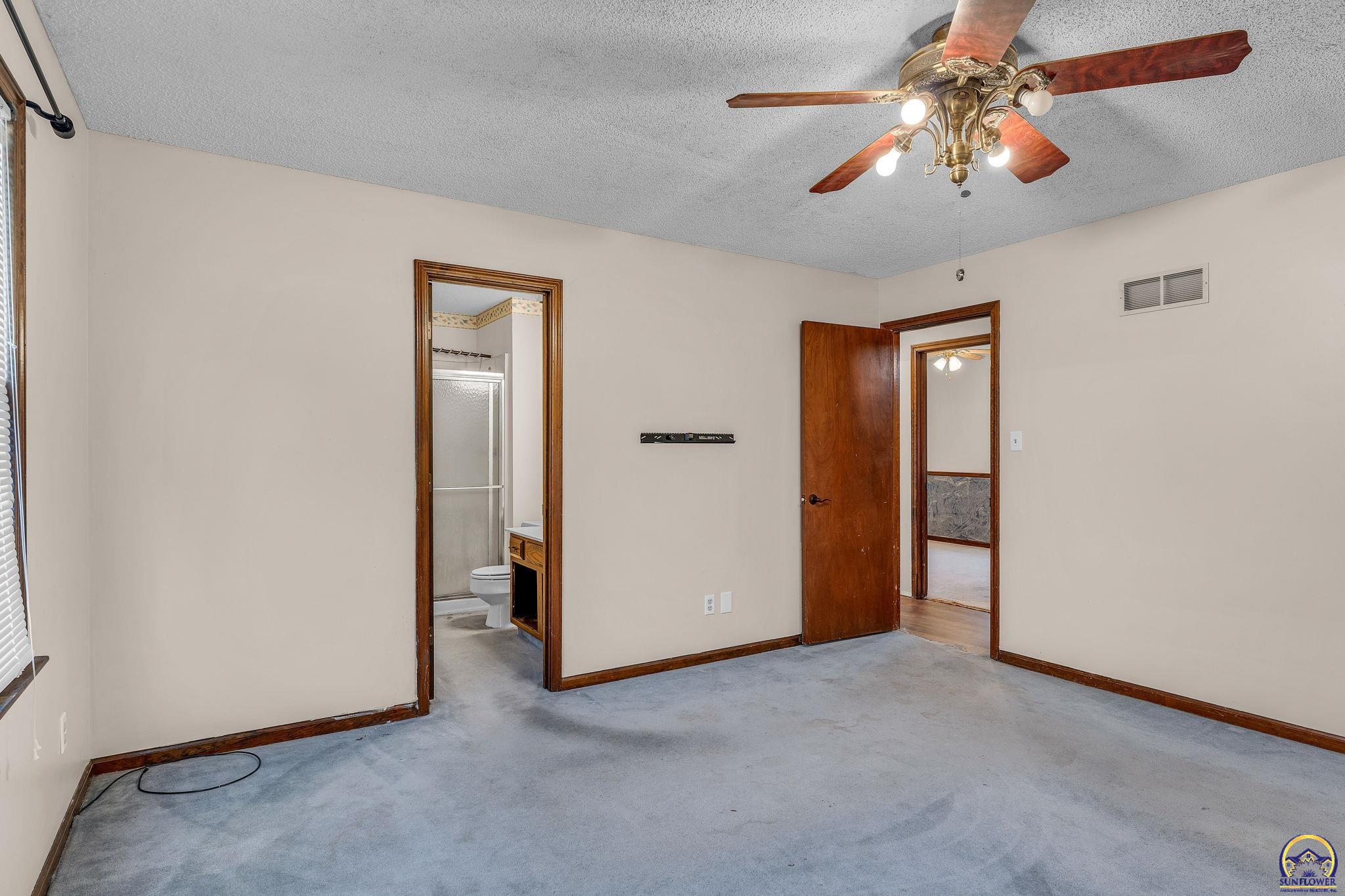 5328 Northwest Green Hills Road Topeka, KS 66618 - Photo 16 of 34