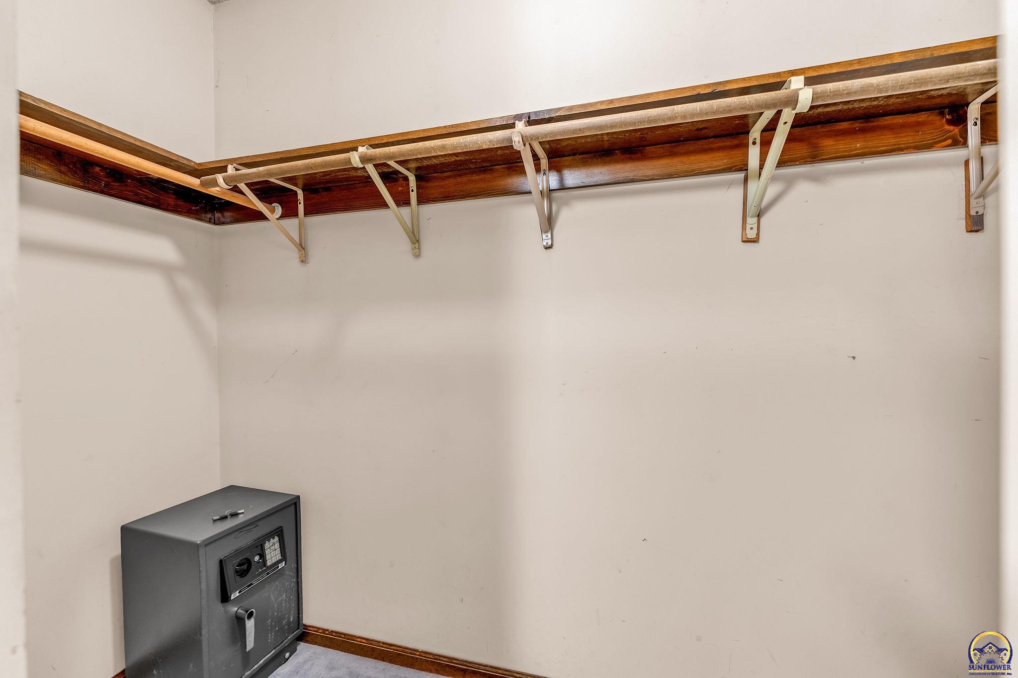 5328 Northwest Green Hills Road Topeka, KS 66618 - Photo 17 of 34