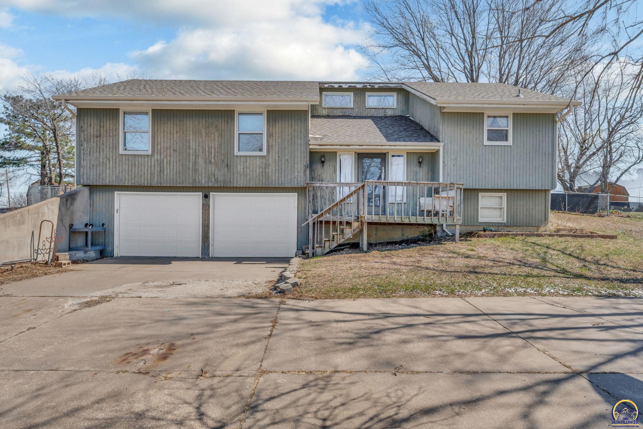 5328 Northwest Green Hills Road Topeka, KS 66618 - Photo 2 of 34