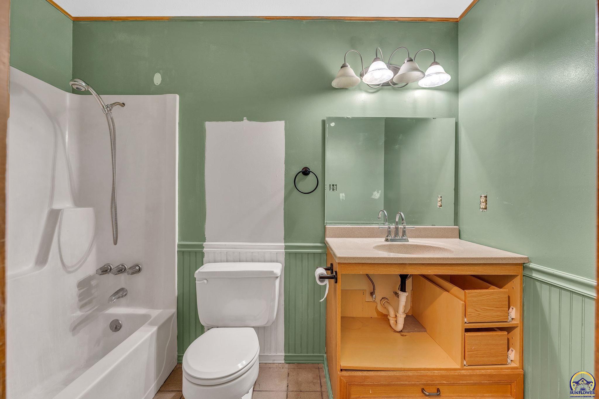 5328 Northwest Green Hills Road Topeka, KS 66618 - Photo 21 of 34