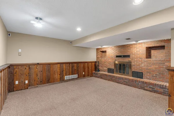 $179,000 | 5328 Northwest Green Hills Road, Topeka, KS 66618