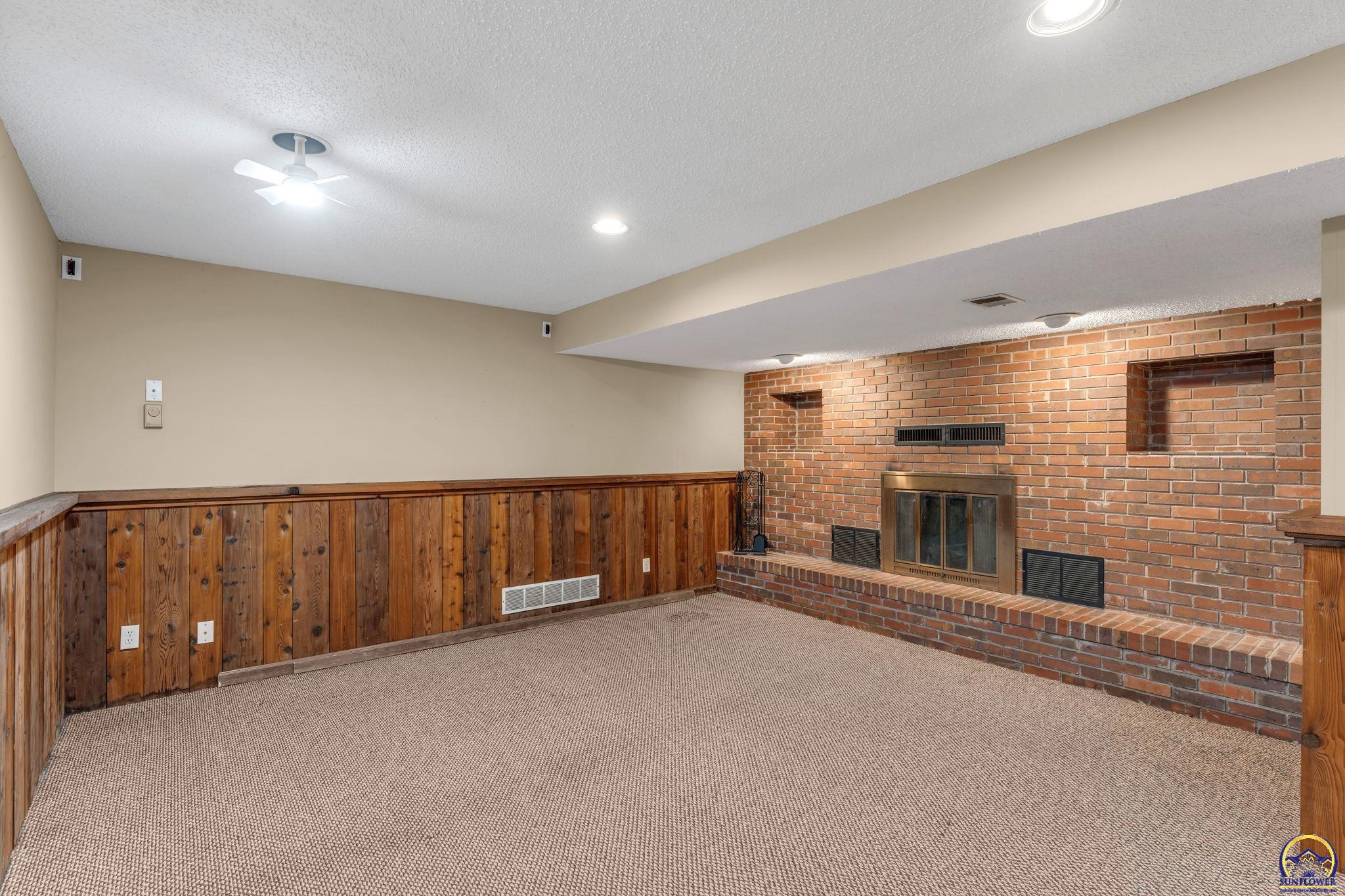 5328 Northwest Green Hills Road Topeka, KS 66618 - Photo 24 of 34