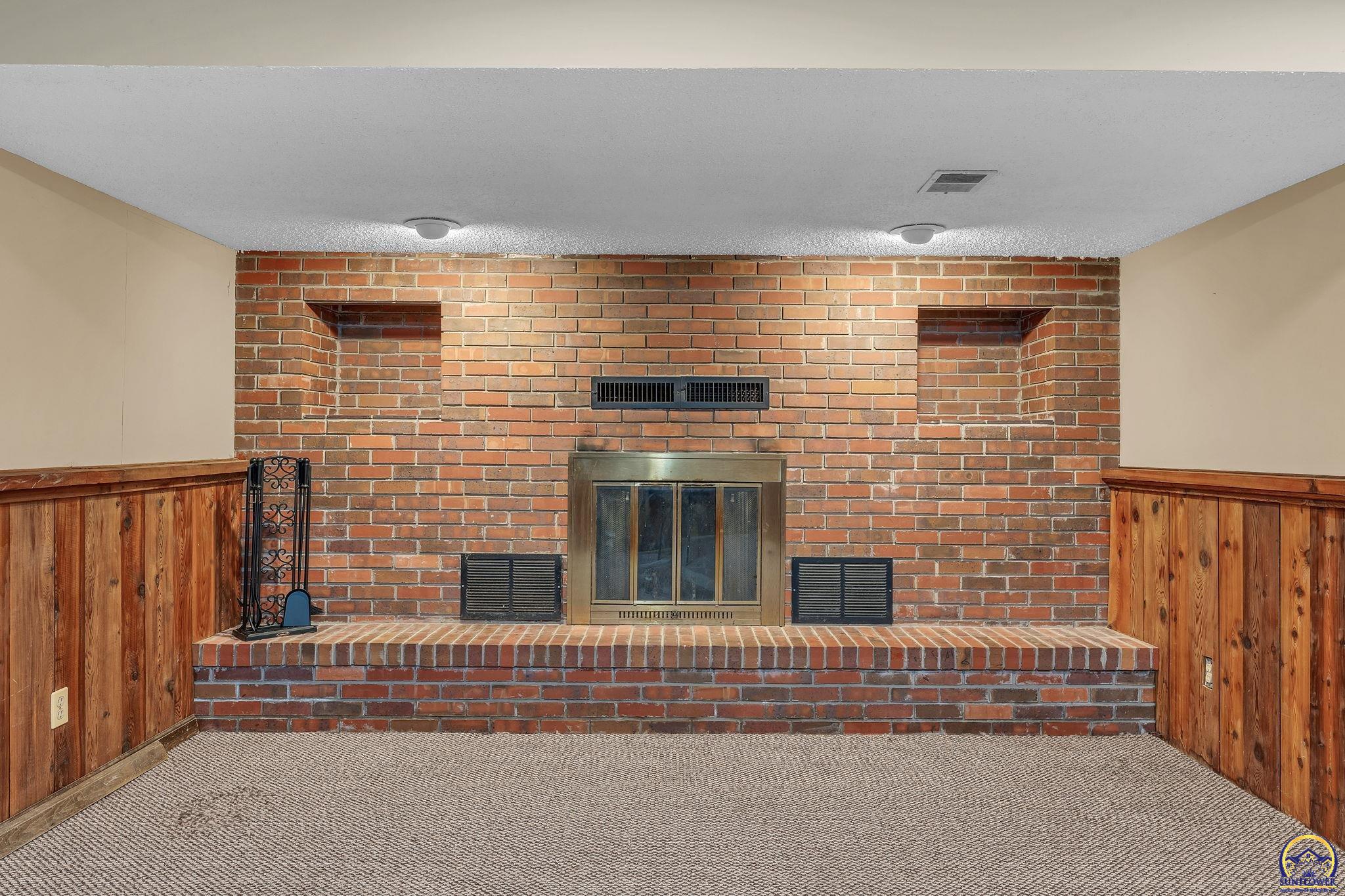 5328 Northwest Green Hills Road Topeka, KS 66618 - Photo 26 of 34