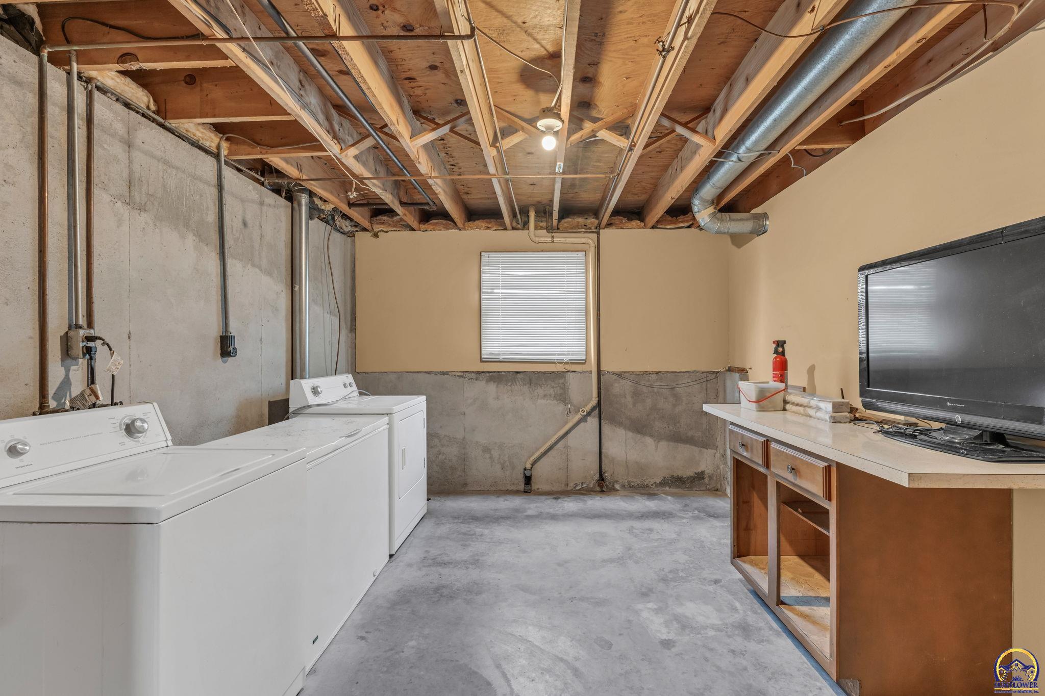 5328 Northwest Green Hills Road Topeka, KS 66618 - Photo 27 of 34