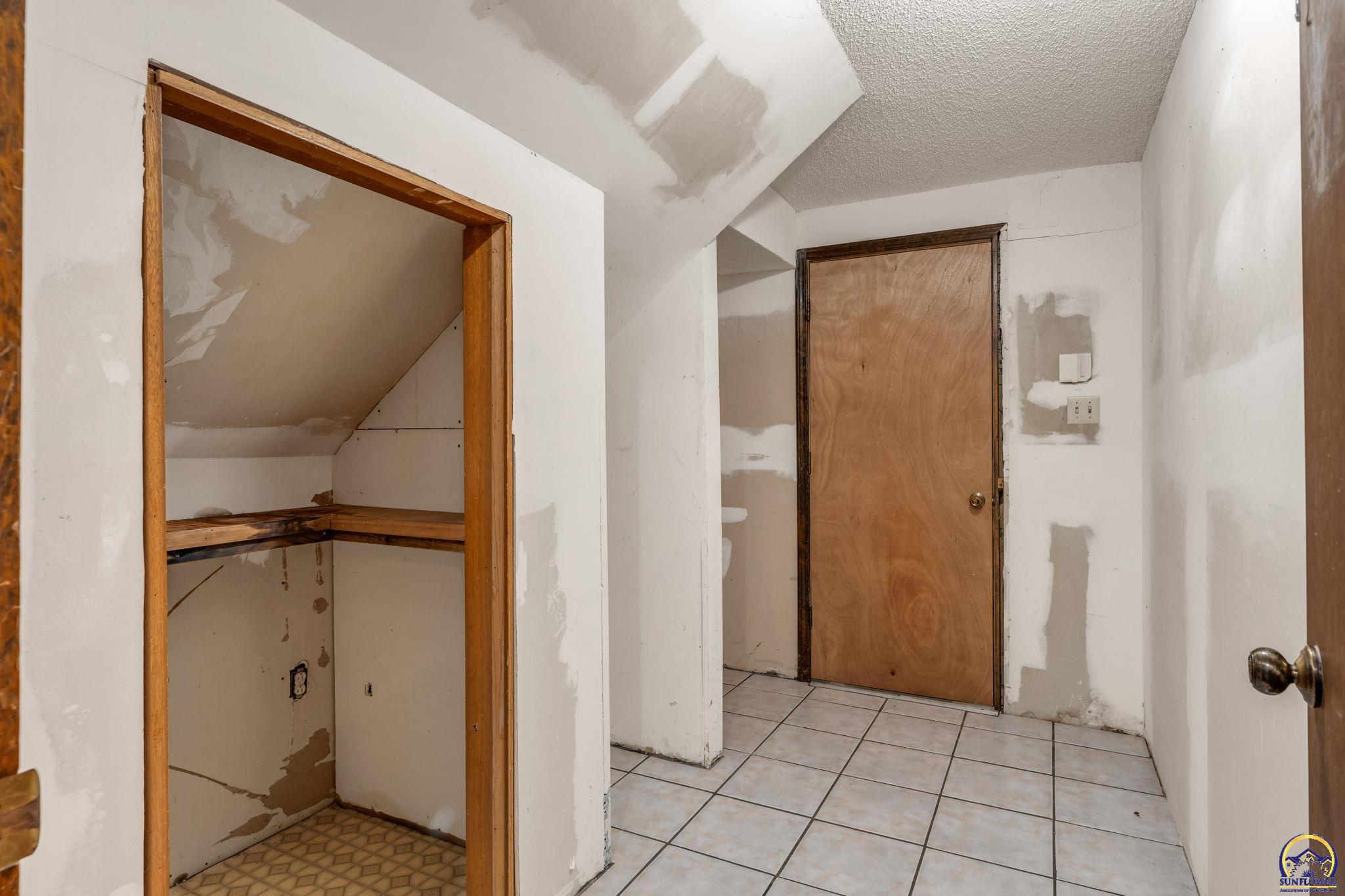 5328 Northwest Green Hills Road Topeka, KS 66618 - Photo 28 of 34