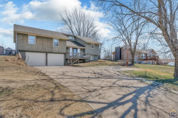 $179,000 | 5328 Northwest Green Hills Road, Topeka, KS 66618