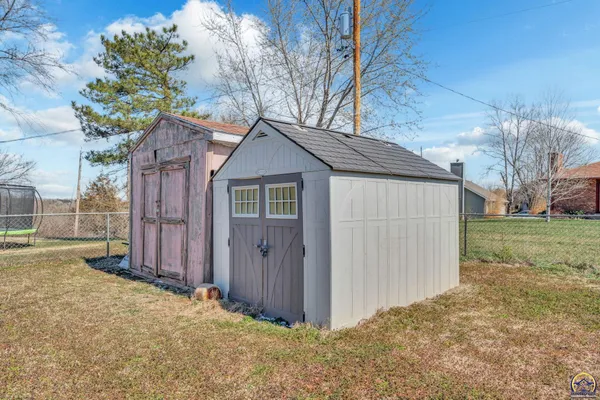 $179,000 | 5328 Northwest Green Hills Road, Topeka, KS 66618