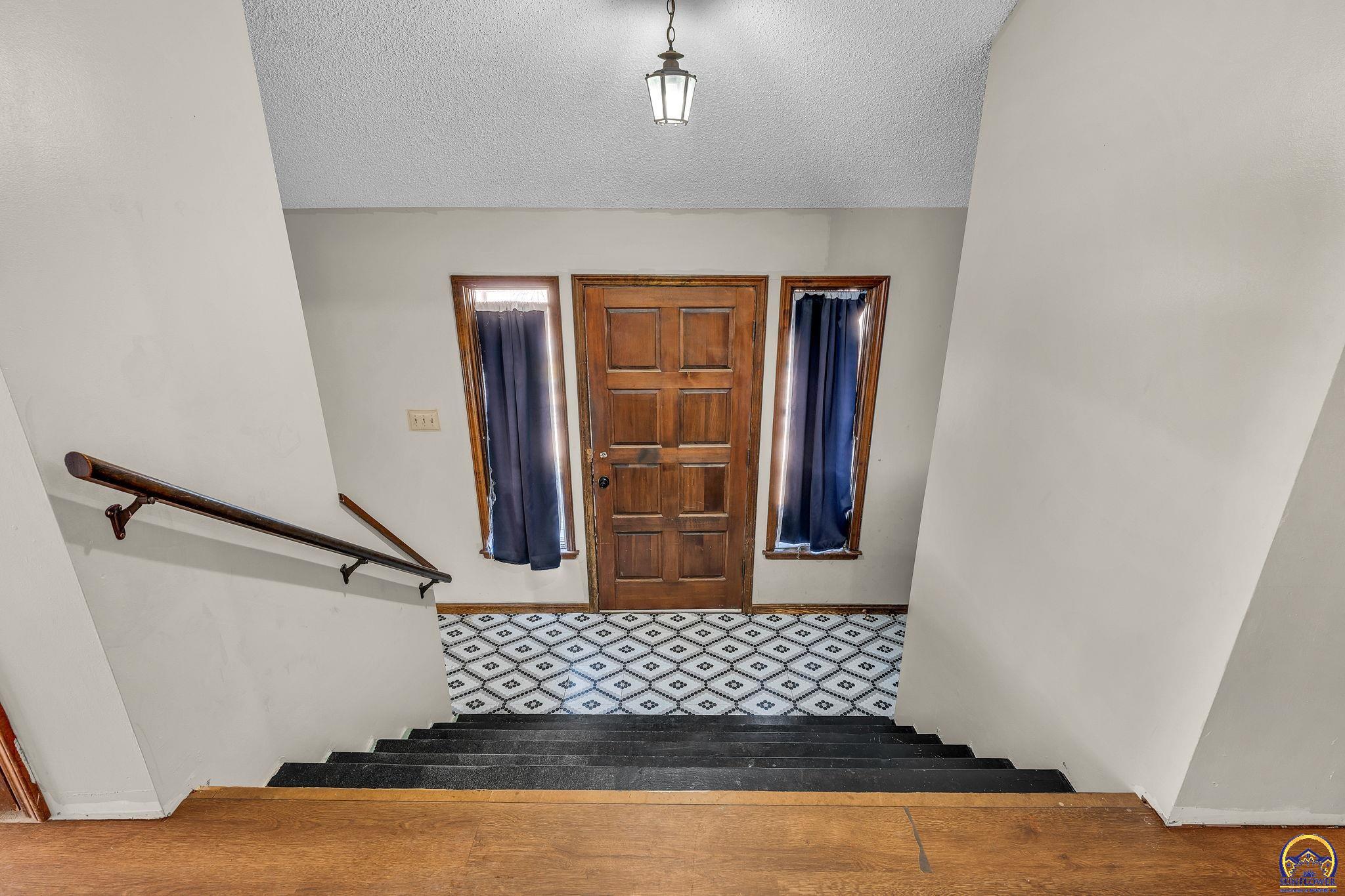 5328 Northwest Green Hills Road Topeka, KS 66618 - Photo 6 of 34