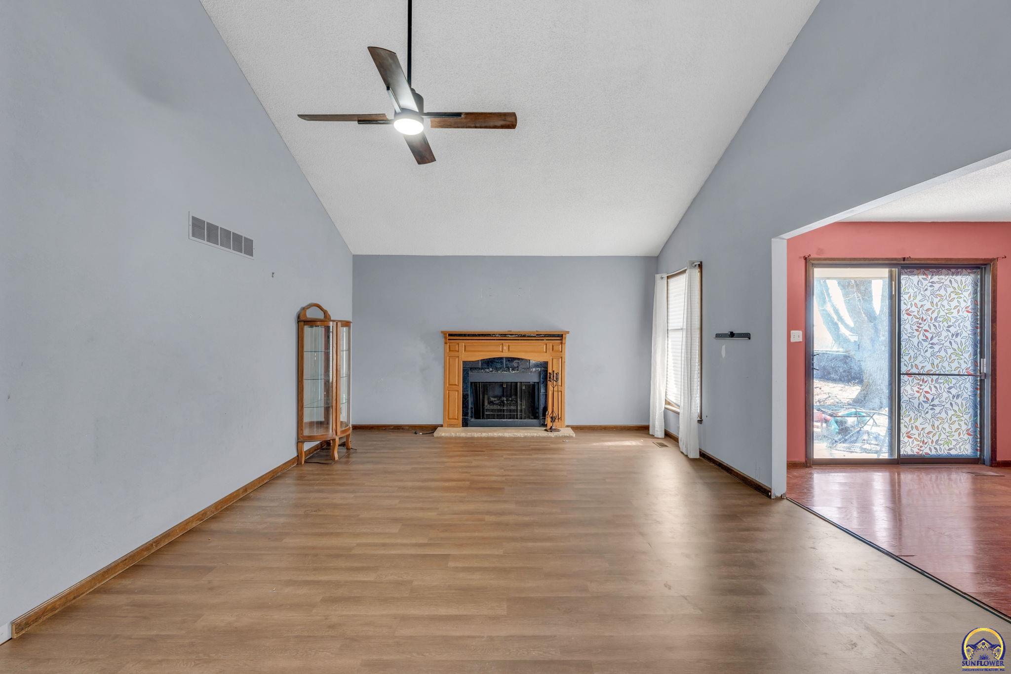 5328 Northwest Green Hills Road Topeka, KS 66618 - Photo 7 of 34