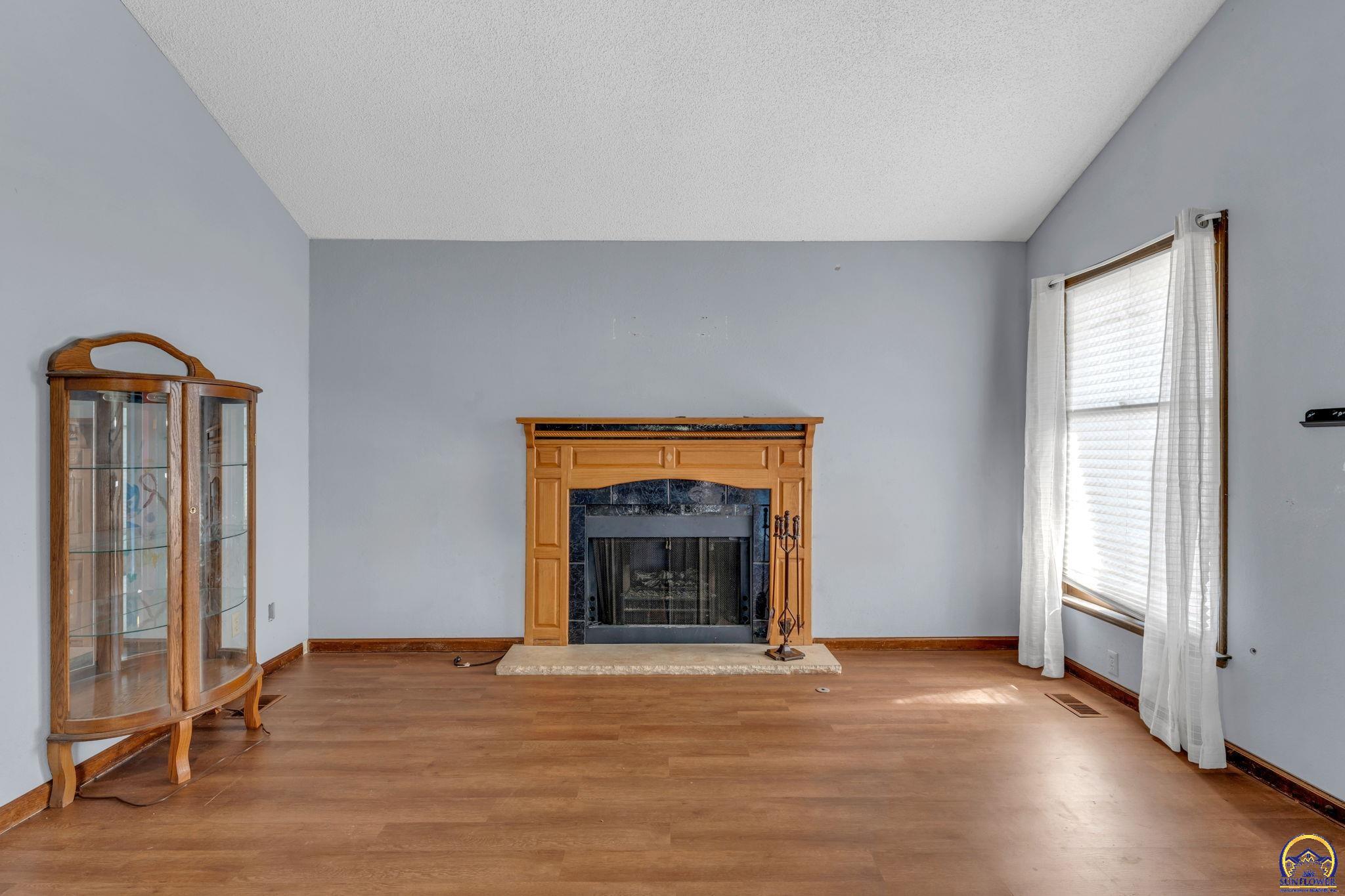 5328 Northwest Green Hills Road Topeka, KS 66618 - Photo 9 of 34