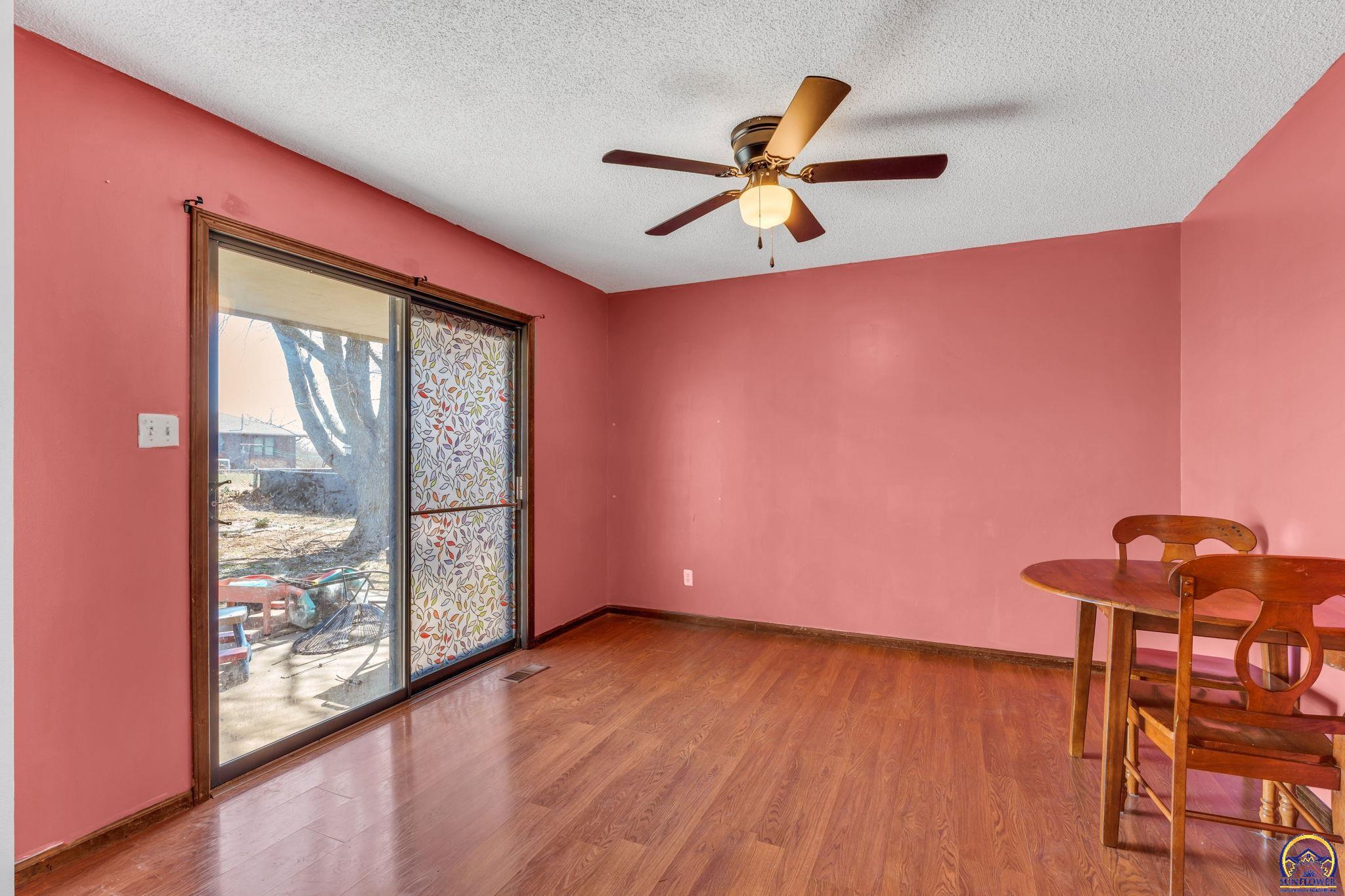 5328 Northwest Green Hills Road Topeka, KS 66618 - Photo 10 of 34