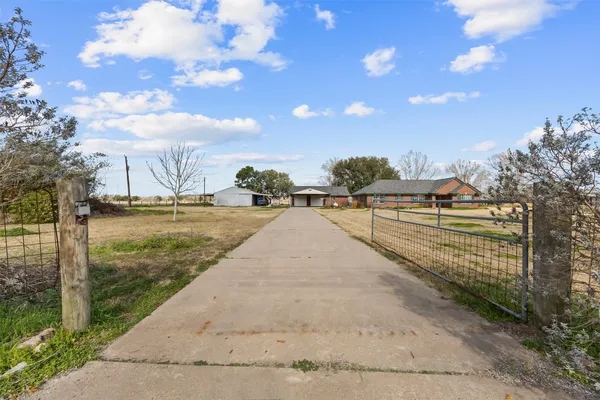 $650,000 | 239 County Road 402, Danbury, TX 77534