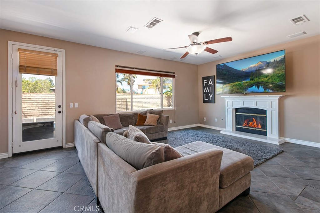 29315 Sequoia Road Canyon Country, CA 91387 - Photo 4 of 28