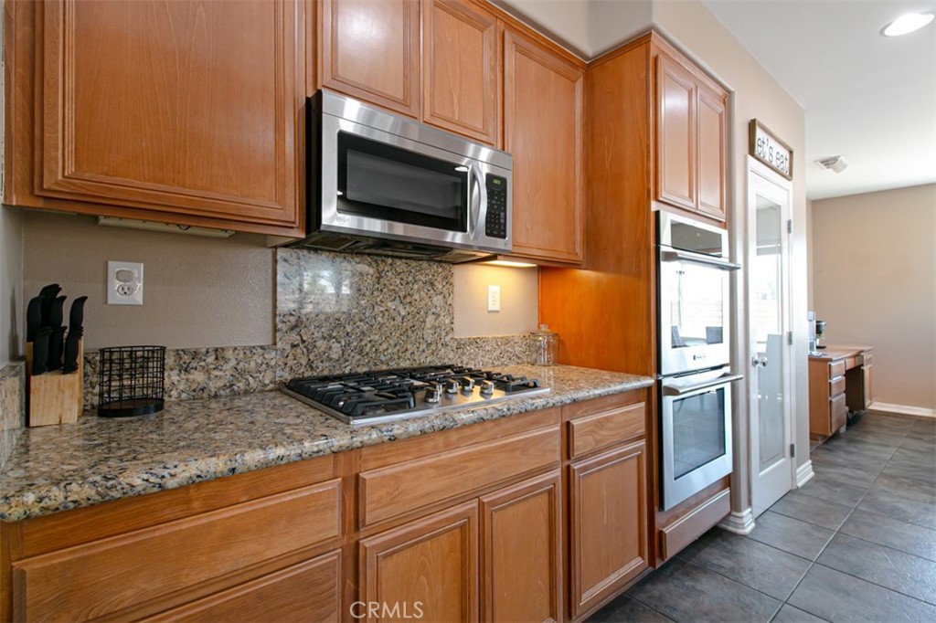29315 Sequoia Road Canyon Country, CA 91387 - Photo 7 of 28