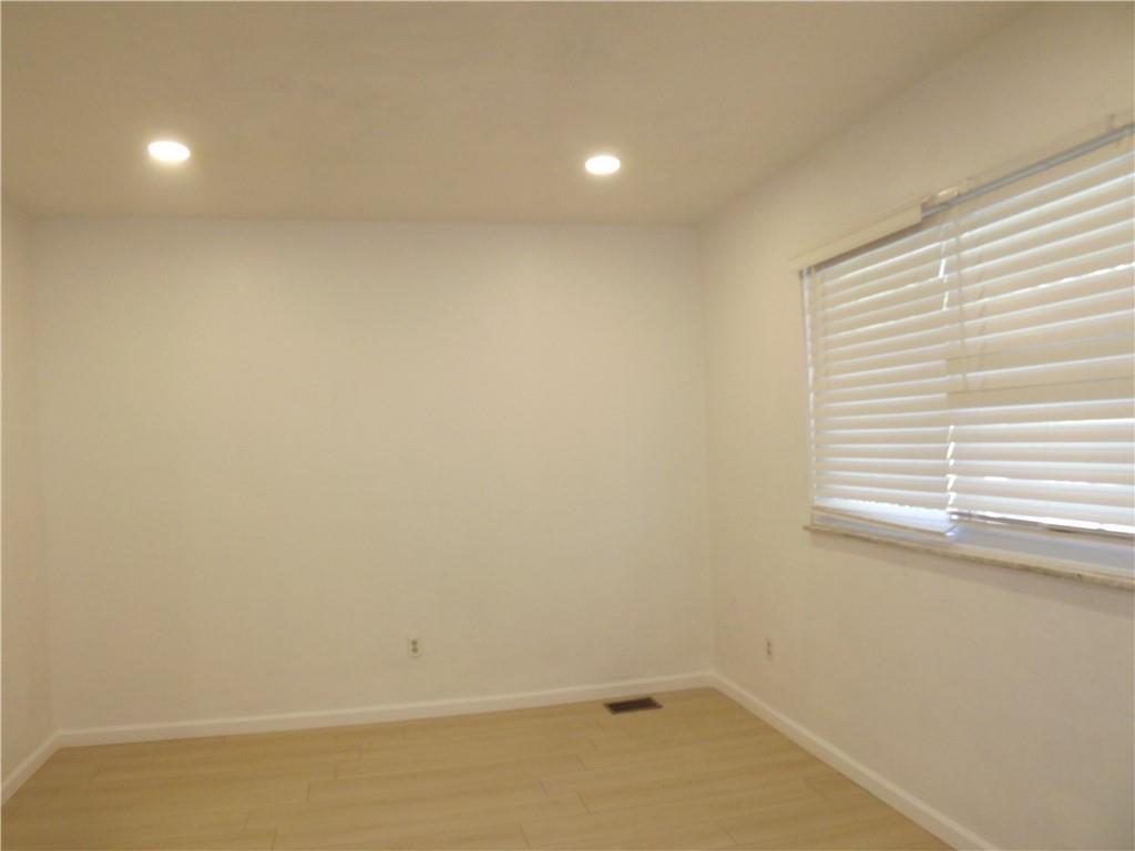 411 Fair Oaks Street McKees Rocks, PA 15136 - Photo 6 of 23 a view of small space