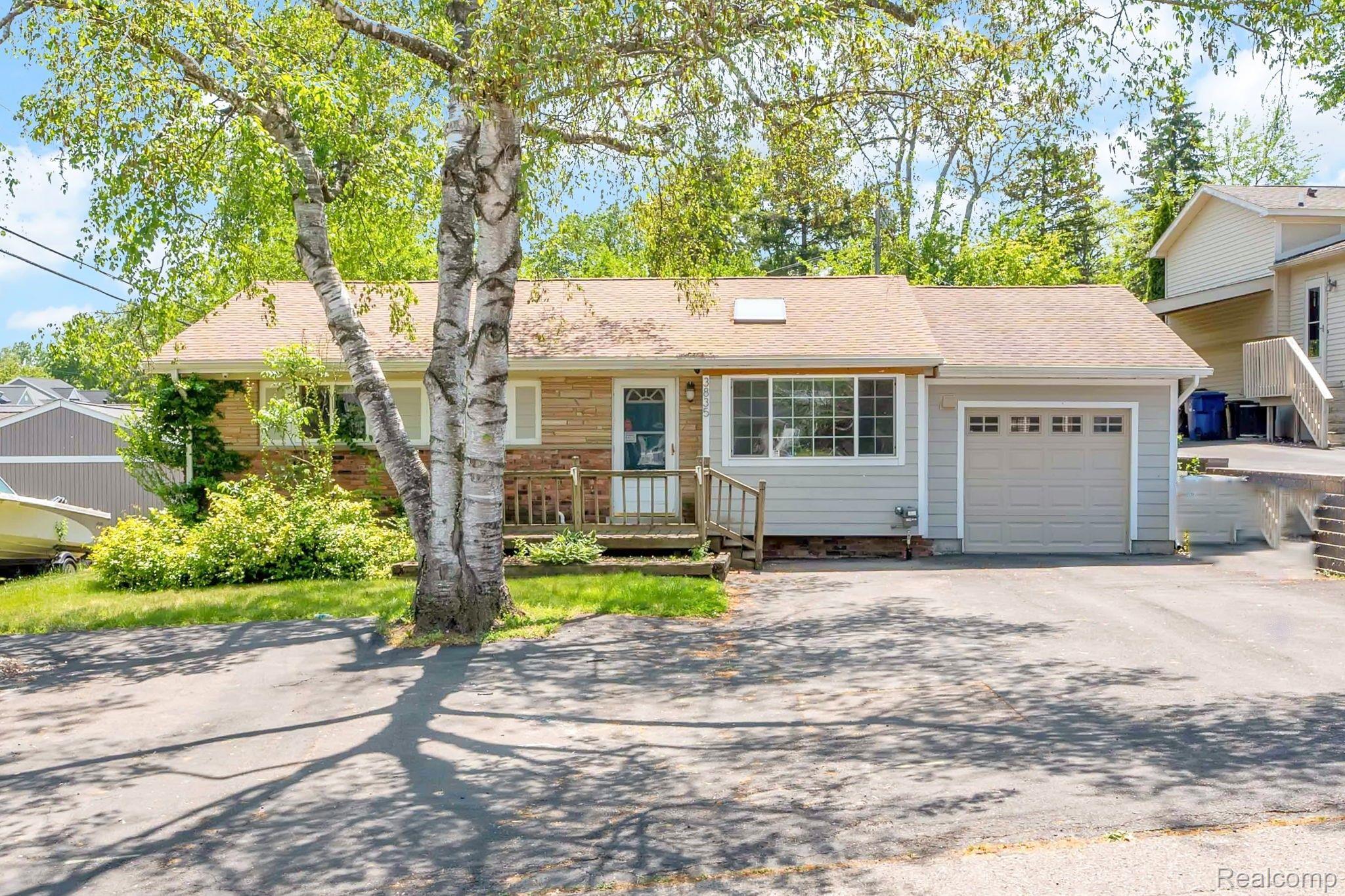 3835 Elmhurst Road Waterford, MI 48328 - Photo 1 of 44 Gallery Image 1