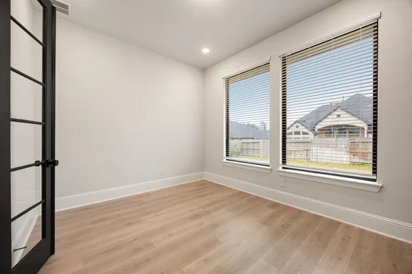 $639,000 | 734 Platinum Stone Lane, Pinehurst, TX 77362