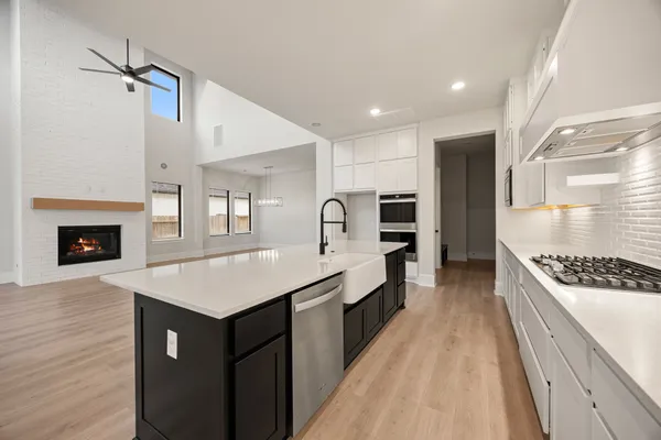 $639,000 | 734 Platinum Stone Lane, Pinehurst, TX 77362