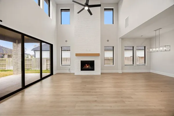 $639,000 | 734 Platinum Stone Lane, Pinehurst, TX 77362