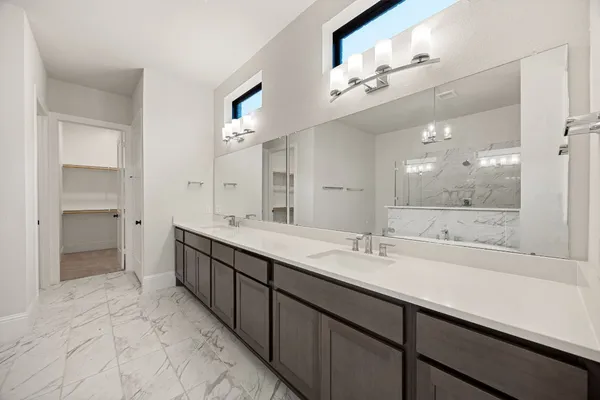 $639,000 | 734 Platinum Stone Lane, Pinehurst, TX 77362