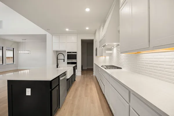 $639,000 | 734 Platinum Stone Lane, Pinehurst, TX 77362