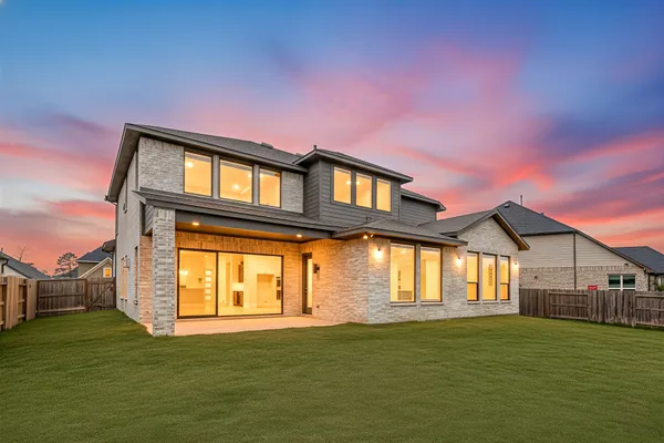 $639,000 | 734 Platinum Stone Lane, Pinehurst, TX 77362