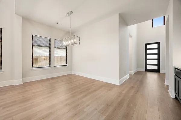 $639,000 | 734 Platinum Stone Lane, Pinehurst, TX 77362