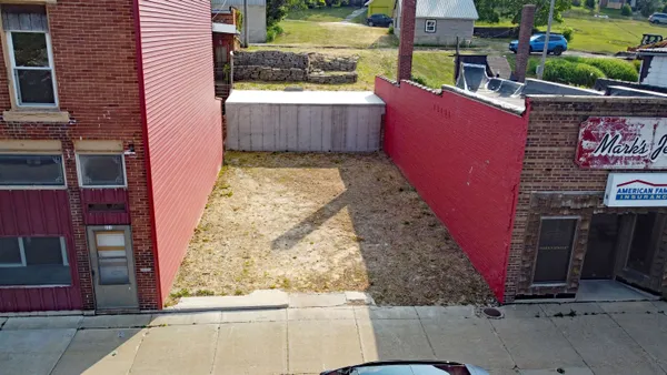 $18,000 | 233 Main Street, Elroy, WI 53929