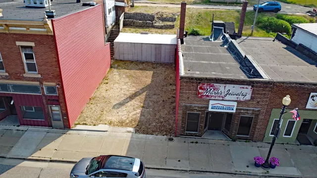 $18,000 | 233 Main Street, Elroy, WI 53929