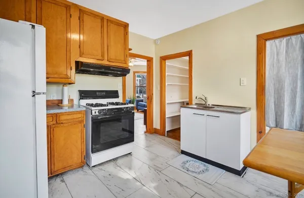 $2,200 | 52 Sherman Street, Hartford, CT 06105