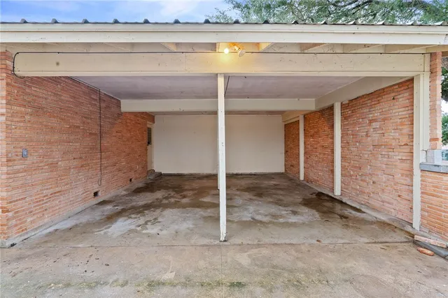 a view of a backyard space